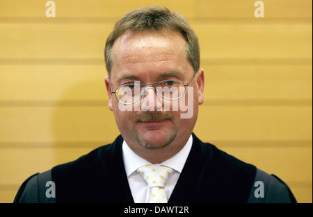 Judge Heiner Dickhuth pictured before the trial on former Member of the Bundestag Hans-Juergen Uhl (not pictured) in the court hall of the county court in Wolfsburg, Germany, 14 June 2007. Uhl is about to confess when he faces court in the second trial on the Volkswagen lust trips scandal. The Public Attourney's Office accuses Uhl of lust tripping at the firm's expenses and aiding  Stock Photo