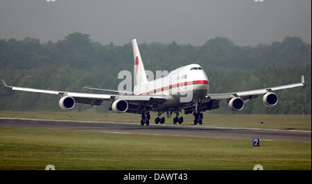 The Boeing 747 of Japanese Prime Minister Shinzo Abe arrives to the G8 Summit Heiligendamm at the airport Rostock-Laage, Germany, 06 June 2007. Photo: Oliver Berg Stock Photo