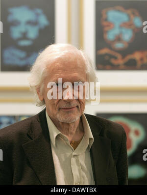 Pioneer of computer graphics Herbert W. Franke presents his work 'Albert Einstein' in Bremen, Germany, 15 June 2007. The computer-made works form part of the exhibition 'Ex Machina - Early computer graphics until 1979' on the theme art and computer running from 17 June to 26 August. The exhibition recognises the 80th anniversary of physicist, artist, sci-fi author and spelaeologist Stock Photo