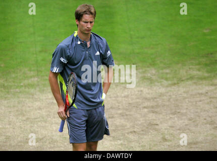 German tennis pro Florian Mayer pictured during his quarter-finals match against Cypriot Marcos Baghdatis at the 15th Gerry Weber Open in Halle/Westfalia, Germany, 15 June 2007. Photo: Bernd Thissen Stock Photo