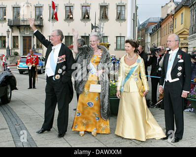 Prince Henrik (L-R), Queen Margrethe, Queen Silvia and King Carl Gustav of Sweden are pictured during a gala on the island Malmoe, Denmark, Friday, 11 May 2007. The Swedish royal family is on a three-day visit in Denmark. Photo: RoyalPress/Nieboer (NETHERLANDS OUT) Stock Photo