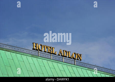 The picture shows the writing of Hotel Adlon at square 'Pariser Platz' in front of Brandenburg Gate in Berlin, Germany, 10 May 2007. Photo: Rolf Vennenbernd Stock Photo