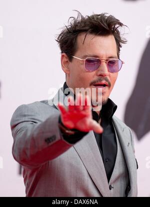 Berlin, Germany. 19th July, 2013. US American actor Johnny Depp poses at the Germany premier of the movie 'Lone Ranger' in Berlin, Germany, 19 July 2013. Photo: JOERG CARSTENSEN/dpa/Alamy Live News Stock Photo