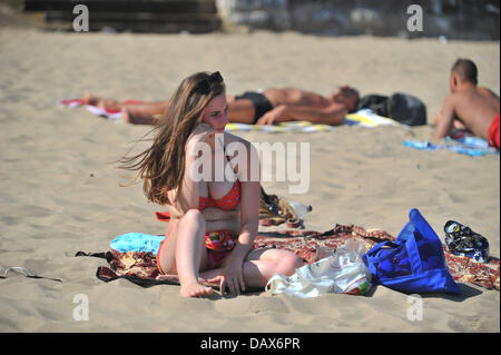 BARRY ISLAND, UK. 19th July 2013. The British heatwave continues and people flock to the beaches in South Wales. A young woman on the beach. Photo credit Credit:  Polly Thomas / Alamy Live News Stock Photo