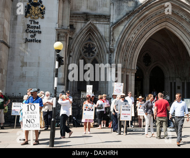 Group of supporters rally for justice for Dr David Kelly on tenth anniversary of his death outside Royal Courts of Justice, UK Stock Photo