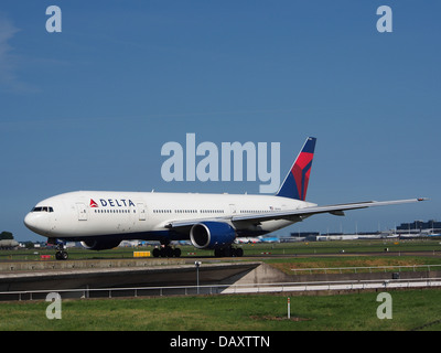 N864DA Delta Air Lines Boeing 777-232(ER) - cn 29736 1 Stock Photo