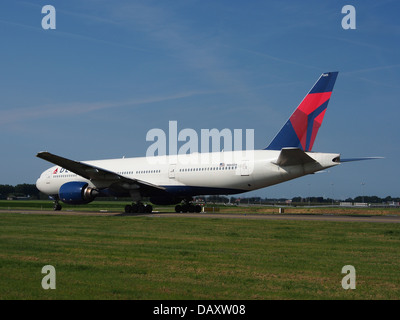 N864DA Delta Air Lines Boeing 777-232(ER) - cn 29736 6 Stock Photo