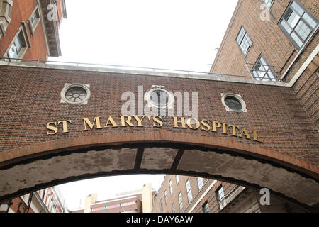 London, UK. 20th July, 2013. In anticipation for the Royal birth, press from around the world are gathered outside Lindo Wing at St Marys Hospital. The royal baby is due any day but not official indication of when as yet. Credit David Mbiyu/Alamy Live News Stock Photo