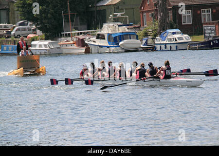 Twickenham Rowing Club women's coxed eight at Molesey Amateur Regatta, 20th July 2013, River Thames, Hurst Park Riverside, East Molesey, near Hampton Court, Surrey, England, Great Britain, United Kingdom, UK, Europe Credit:  Ian Bottle/Alamy Live News Stock Photo