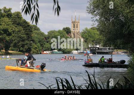 Twickenham Rowing Club (blue/magenta) and Cambridge University Women's Boat Club (light blue) women's coxed eight at Molesey Amateur Regatta, 20th July 2013, River Thames, Hurst Park Riverside, East Molesey, near Hampton Court, Surrey, England, Great Britain, United Kingdom, UK, Europe Credit:  Ian Bottle/Alamy Live News Stock Photo