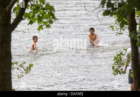 Bowness, UK. 21st July, 2013. Tourists out in force on or around Lake Windermere in the hot summer weather. Credit:  Shoosmith Collection/Alamy Live News Stock Photo