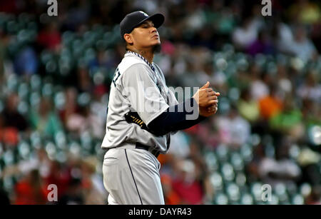 Seattle Mariners' Felix Hernandez throws in a baseball game Friday, April  16, 2010, in Seattle. (AP Photo/Elaine Thompson Stock Photo - Alamy