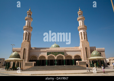 Elegant Shanfari Mosque was financed by an Omani oil minister, Salalah, Dhofar Province, Oman. Stock Photo