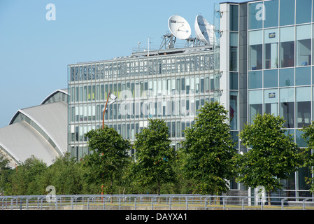 BBC Scotland Headquarters Building and Studios between the Clyde Auditorium and BIP Solutions Building. Stock Photo