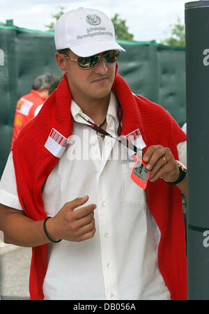 Former German Formula One champion Michael Schumacher arrives at Nevers Magny-Cours Circuit near Nevers, France, 30 June 2007. The 2007 Formula One Grand Prix of France will be held on 01 July. Photo: Carmen Jaspersen Stock Photo