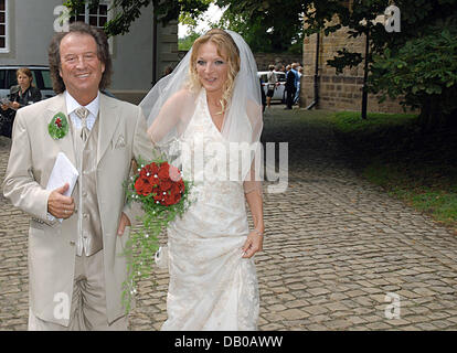 Singer Chris Andrews and his newly-wedded wife Alexandra Andrews smile shortly after their church marriage in Luenen near Dortmund, Germany, 29 July 2007. dpa Stock Photo