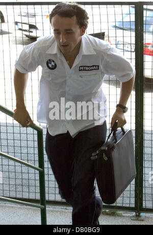 Polish Formula One pilot Robert Kubica of BMW-Sauber arrives at Hungaroring race track near Budapest, Hungary, August 2007. The Formula One Grand Prix of Hungary takes place on Sunday, 05 August 2007. Foto: Jens Buettner Stock Photo