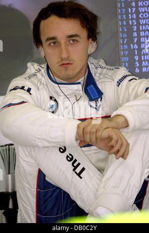 Polish Formula One pilot Robert Kubica of BMW-Sauber poses at the pit during the third practice session at the Hungaroring race track near Budapest, Hungary, Saturday, 04 August 2007. The Formula 1 Hungarian Grand Prix is held on 05 August. Foto: Carmen Jaspersen Stock Photo