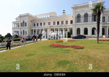 The picture shows the Livadia palace in Yalta on the Krym peninsula, Ukraine, 09 August 2007. The palace housed the historic Yalta conference in February 1945. Photo: Peter Kneffel Stock Photo