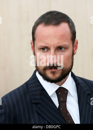 Crown Prince Haakon of Norway pictured in Skjaervo, Norway, 26 August 2007. Norway's Crown Prince Couple started their three-day trip to North Tromso on 26 August in the village Skorpa where they attended a churchsercice. In Skjaervo Mette-Marit received as a gift a ring and opened a new street. Photo: A. Nieboer (NETHERLANDS OUT) Stock Photo