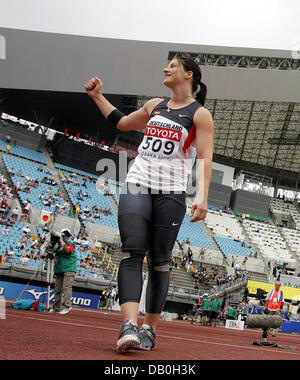 The picture shows German athlete Linda Stahl during the qualification at the IAAF World Championships 2007 in Osaka, Japan, 29 August 2007. Throwing 62.80 metres Stahl advanced to the final. Photo: Gero Breloer Stock Photo