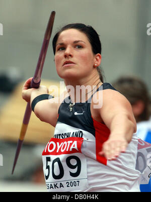 The picture shows German athlete Linda Stahl javelin throwing during the qualification at the IAAF World Championships 2007 in Osaka, Japan, 29 August 2007. Photo: Gero Breloer Stock Photo