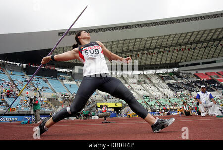 The picture shows German athlete Linda Stahl javelin throwing during the qualification at the IAAF World Championships 2007 in Osaka, Japan, 29 August 2007. Photo: Gero Breloer Stock Photo