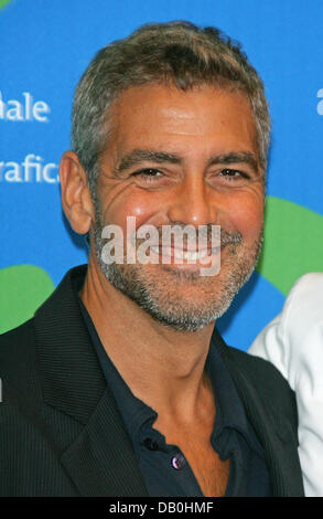 US-American actor George Clooney poses after the press conference of his film 'Michael Clayton' during the 64th 'Venice Film Festival' at Palazzo del Casino in Venice, Italy, 31 August 2007. Photo: Hubert Boesl Stock Photo
