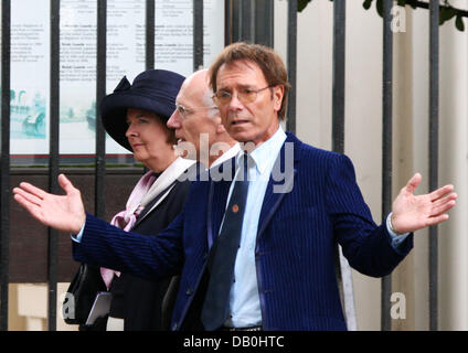 Sir Cliff Richard arrives for the Service of Thanksgiving for the life of Diana, Princess of Wales, at the Guards' Chapel in London, England, 31 August 2007. Prince William and Prince Harry organised the Thanksgiving Service to commemorate the life of their mother on the tenth anniversary of her death. Photo: Albert Nieboer (NETHERLANDS OUT) Stock Photo