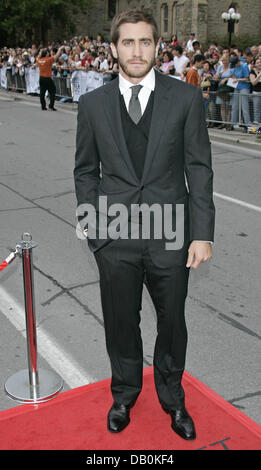 Actor Jake Gyllenhaal arrives at the world premiere of the movie 'Rendition' duirng the International Film Festival at Roy Thomson Hall in Toronto, Canada, 07 September 2007. Photo: Hubert Boesl Stock Photo