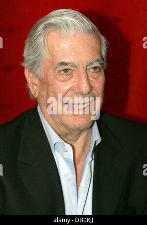 Peruvian author Mario Vargas Llosa is pictured after a reading within the scope of the 'International Literature Festival' in Berlin, Germany, 09 September 2007. Photo: Rainer Jensen Stock Photo