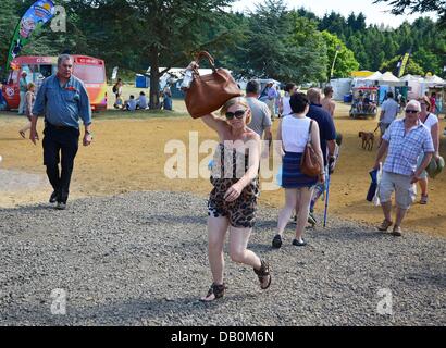 Alcester, Warwickshire. 22nd July, 2013. Shelter from the baking heat at the CLA Game Fair, Ragley Hall, Alcester, Warwickshire, 19,20,21st July. Photo by John Robertson, 2013. © John Robertson/Alamy Live News Stock Photo