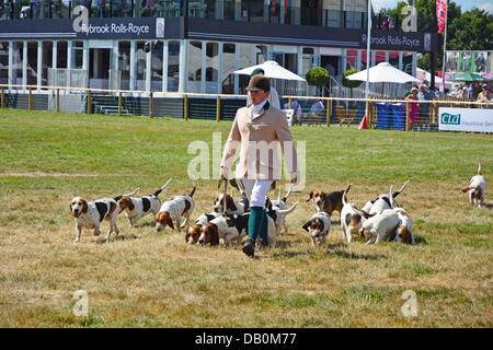 Alcester, Warwickshire. 22nd July, 2013. Four Shires Bassets hunt at the CLA Game Fair, Ragley Hall, Alcester, Warwickshire, 19,20,21st July. Photo by John Robertson, 2013. © John Robertson/Alamy Live News Stock Photo