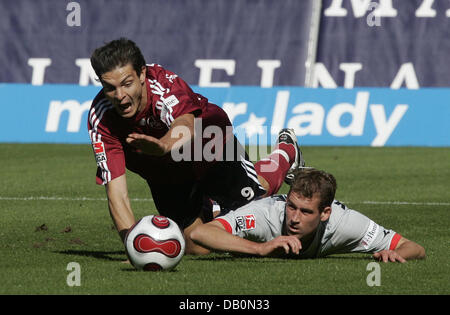 Hanover's Thomas Kleine (R) vies for the ball with Nuremberg's Angelos Charisteas during the Bundesliga match 1. FC Nuremberg vs Hanover 96 at easyCredit stadium in Nuremberg, Germany, 15 September 2007. Photo: Daniel Karmann (ATTENTION: BLOCKING PERIOD! The DFL permits further utilisation of the pictures in IPTV, mobile services and other new technologies no earlier than two hours
