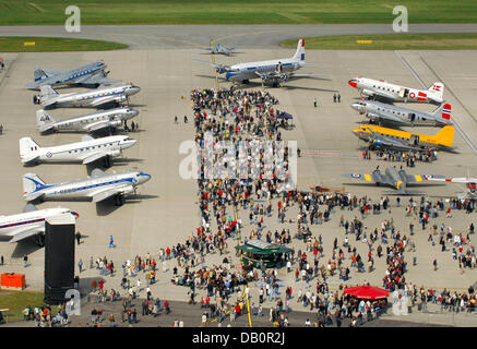 Visitors flock to Douglas DC-3 aicrafts at display during the  Airport Days at the airport Hamburg-Fuhlsbuettel, Germany, 16 September 2007. In the course of the event propeller airplanes and jets illustrating more than 100 years of aviation history can be seen on ground and in the air. As one of Europe's biggest aviation shows the Airport Days are expected to attract more than 100 Stock Photo
