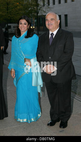 Prince Hassan of Jordan (R) and his wife Princess Sarvath of Jordan arrive for the international gala evening introducing the Centre for European Studies in Berlin, Germany, 24 September 2007. The German Foreign Office invited numerous celebrities to the event that hosted Queen Beatrix of teh Netherlands as Guest of Honour. Photo: Jens Kalaene Stock Photo
