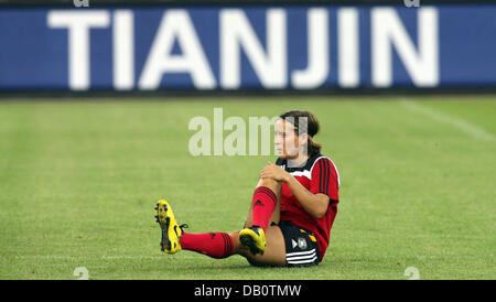 German player Sandra Smisek stretches during her team's final training session at Tianjin Olympic Center Stadium, Tianjin, China, 25 September 2007. Photo: Carmen Jaspersen Stock Photo