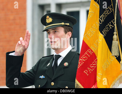 Prince Amedeo of Belgium, eldest son of Princess Astrid of Belgium and Prince Lorenz of Belgium, is sworn in during his swearing-in ceremony in Brussels, Belgium, 27 September 2007. Prince Amedeo was sworn in to be Belgium's Army reserve officer. Photo: Albert Niboer (NETHERLANDS OUT) Stock Photo