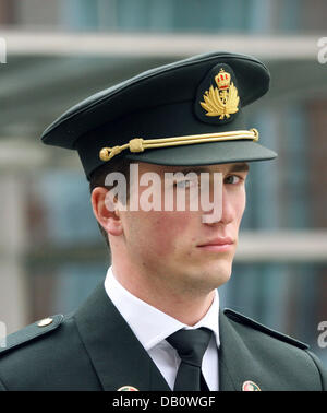 Prince Amedeo of Belgium, eldest son of Princess Astrid of Belgium and Prince Lorenz of Belgium, arrives for his swearing-in ceremony in Brussels, Belgium, 27 September 2007. Prince Amedeo was sworn in to be Belgium's Army reserve officer. Photo: Albert Niboer (NETHERLANDS OUT) Stock Photo