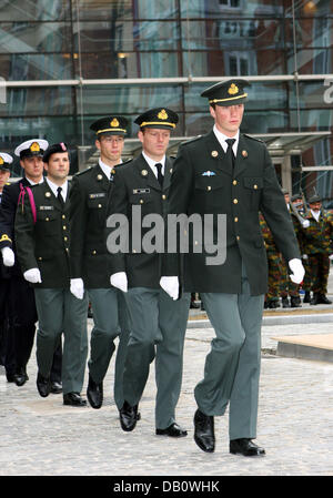 Prince Amedeo of Belgium (R), eldest son of Princess Astrid of Belgium and Prince Lorenz of Belgium, sarrives for his swearing-in ceremony in Brussels, Belgium, 27 September 2007. Prince Amedeo was sworn in to be Belgium's Army reserve officer. Photo: Albert Niboer (NETHERLANDS OUT) Stock Photo