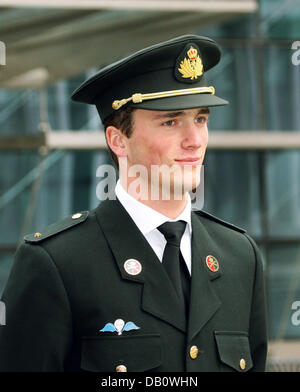 Prince Amedeo of Belgium, eldest son of Princess Astrid of Belgium and Prince Lorenz of Belgium, smiles during his swearing-in ceremony in Brussels, Belgium, 27 September 2007. Prince Amedeo was sworn in to be Belgium's Army reserve officer. Photo: Albert Niboer (NETHERLANDS OUT) Stock Photo