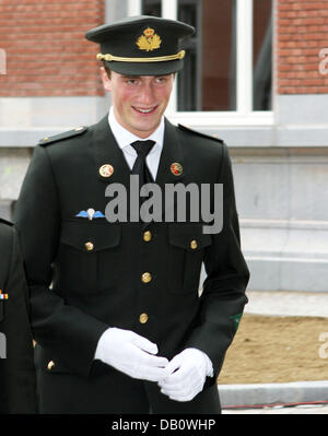 Prince Amedeo of Belgium, eldest son of Princess Astrid of Belgium and Prince Lorenz of Belgium, smiles during his swearing-in ceremony in Brussels, Belgium, 27 September 2007. Prince Amedeo was sworn in to be Belgium's Army reserve officer. Photo: Albert Niboer (NETHERLANDS OUT) Stock Photo