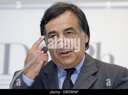 Former mayor of Palermo, Sicily, Leoluca Orlando holds the laudatio for Italian photographer Letizia Battaglia awarded with the Dr. Erich Salomon Prize in Ludwigshafen, Germany, 29 September 2007. Battaglia was awarded the lifetime achievement prize for photojournalists given by the German Society of Photography for her photgraphic fight against the Mafia. The prize is endowed with Stock Photo