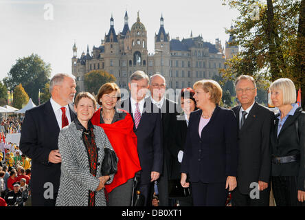 (L-R) The President of the German Bundesrat Harald Ringstorff with his wife Dagmar,the German President Horst Koehler with his wife Eva Luise, the President of the German Bundestag Norbert Lammert with his wife Gertrud, German Chancellor Angela Merkel, the President of the Federal Constitutional Court Hans-Juergen Papier and his wife Marianne pose for a group photo at the Palace in Stock Photo