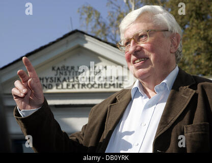 The German Laureate of the Nobel Prize for Chemistry 2007 Gerhard Ertl is pictured on his 71st birthday in front of the Fritz Haber Institute of the Max Planck Society in Berlin, 10 October 2007.  The former 'Emperor Wilhelm Institute of Physical Chemistry and Electrochemistry '(writing on the building in the background) was transferred into the Fritz Haber Institute of the Max Pla Stock Photo