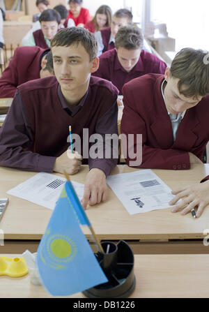 Pupils in their penultimate year are pictured during German class at a German-speaking school in Astana, Kazakhstan, 21 October 2007. The school forms part of an educational facility, in which children are taught in German from an early age up to the school leaving examination. Photo: Peer Grimm Stock Photo