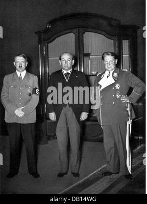 Hitler, Adolf, 20.4.1889 - 30.4.1945, German politician (NSDAP), Chancellor of the Reich 30.1.1933 - 30.4.1945, with Hermann Goering and the Hungarian Prime Minister Gyula Goemboes, Chancellery of the Reich, Berlin, circa 1934, Stock Photo