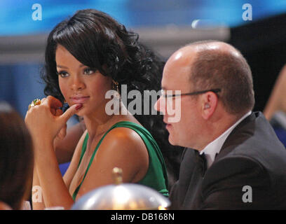 Singer Rihanna and Prince Albert of Monaco are pictured during the 2007 World Music Awards at the Sporting Club in Monte Carlo, Monaco, 04 November 2007. Photo: Hubert Boesl Stock Photo