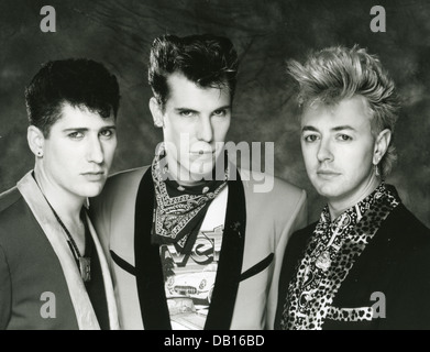STRAY CATS Promotional photo of US rockabilly group with from l: Lee Rocker, Jim Phantom, Brian Setzer Stock Photo