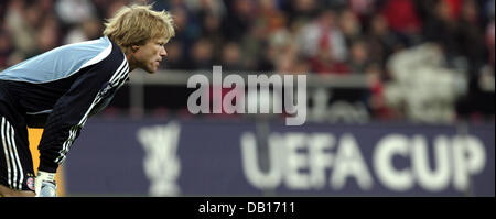 MUNICH, GERMANY - MARCH 07: Oliver Kahn goalkeeper of Munich reacts during  the UEFA Champions League round…